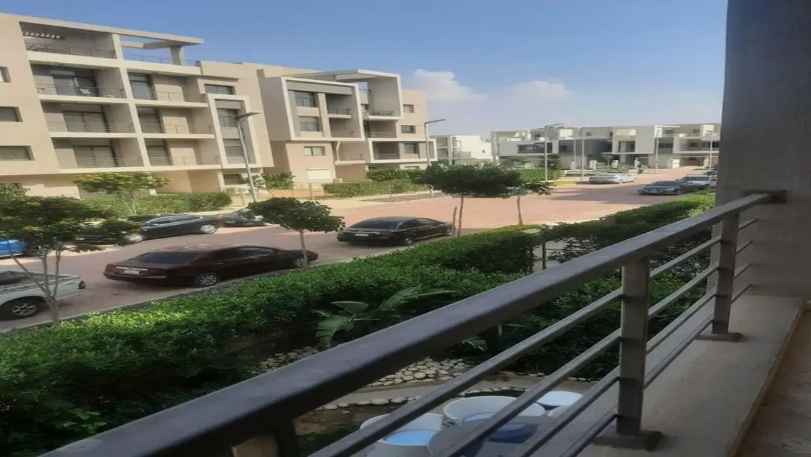 شقة فاخرة بمساحة 126 متر - تطل على بحيرة بأفضل المميزات