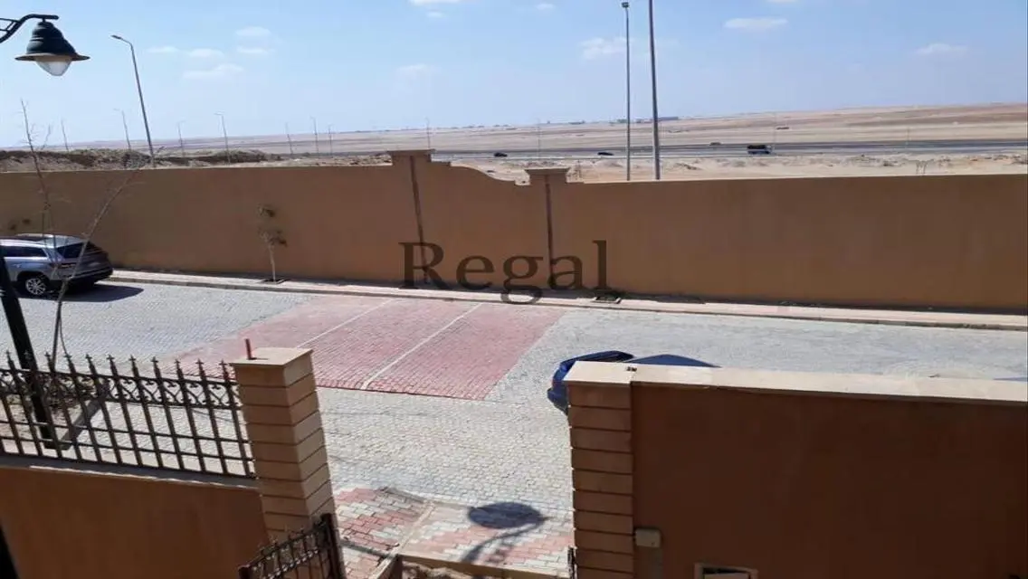 تاون هاوس زاوية للبيع في كمبوند ميدوز بارك