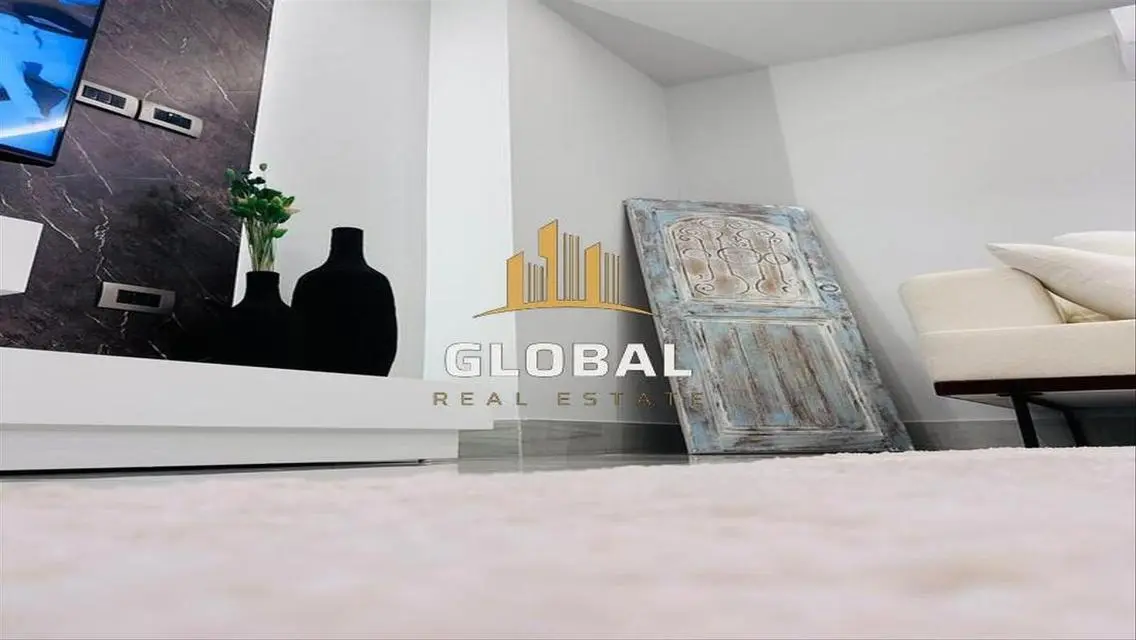 Luxurious Lakeview Apartment at Code-Lake