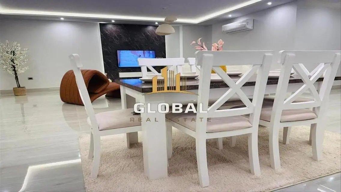 Luxurious Lakeview Apartment at Code-Lake
