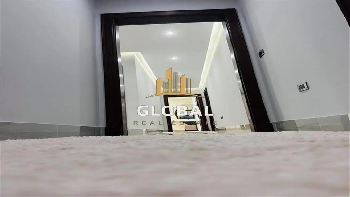 Luxurious Lakeview Apartment at Code-Lake