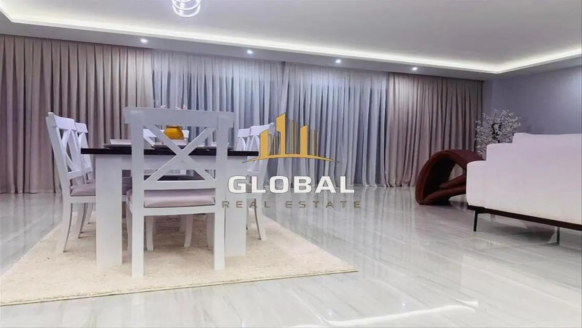 Luxurious Lakeview Apartment at Code-Lake