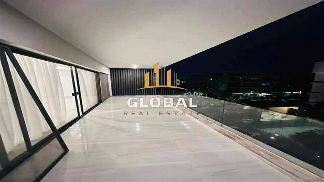 Luxurious Lakeview Apartment at Code-Lake