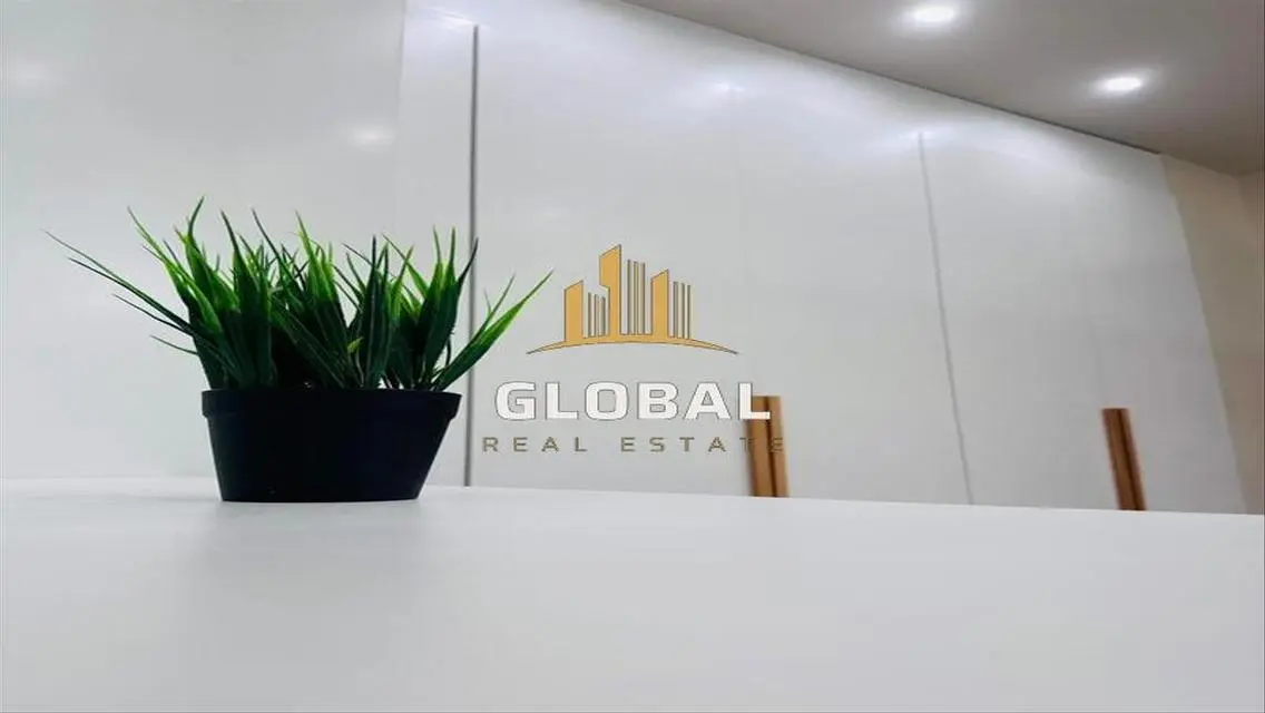 Luxurious Lakeview Apartment at Code-Lake