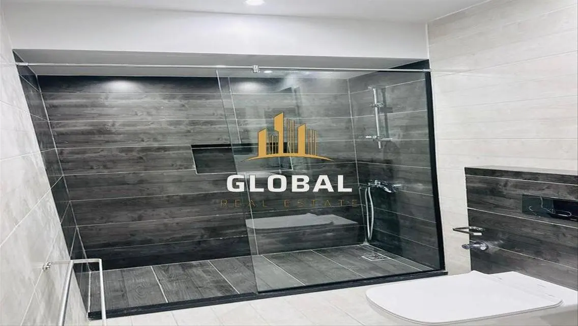 Luxurious Lakeview Apartment at Code-Lake