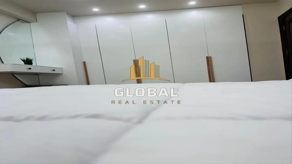 Luxurious Lakeview Apartment at Code-Lake