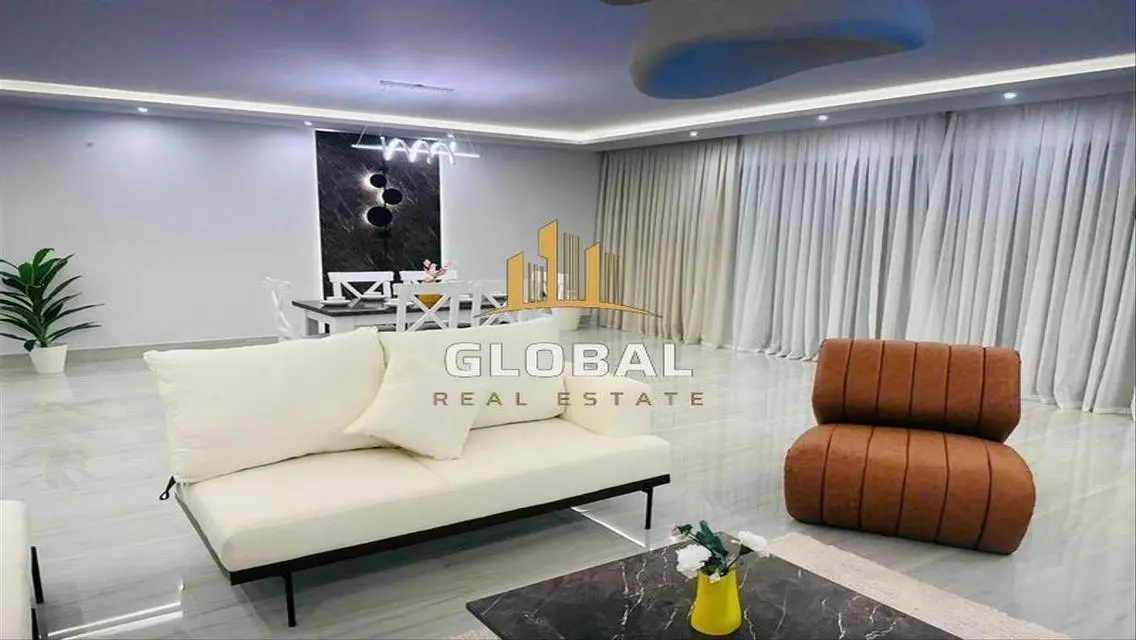 Luxurious Lakeview Apartment at Code-Lake