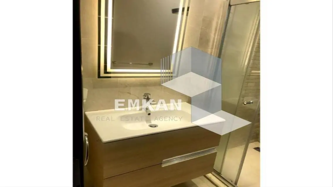 شقة فاخرة مع شرفة ومسبح مشترك