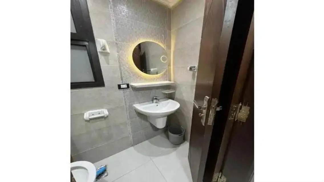 Stylish Apartment for Sale in West 1653