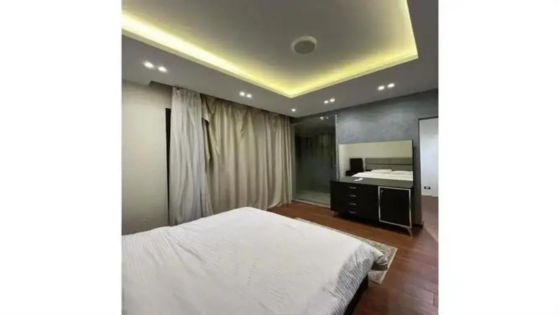 Stylish Apartment for Sale in West 1653