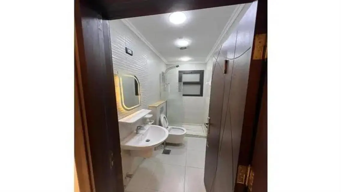 Stylish Apartment for Sale in West 1653