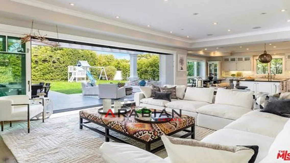 Luxury Villa with Stunning Lake Views
