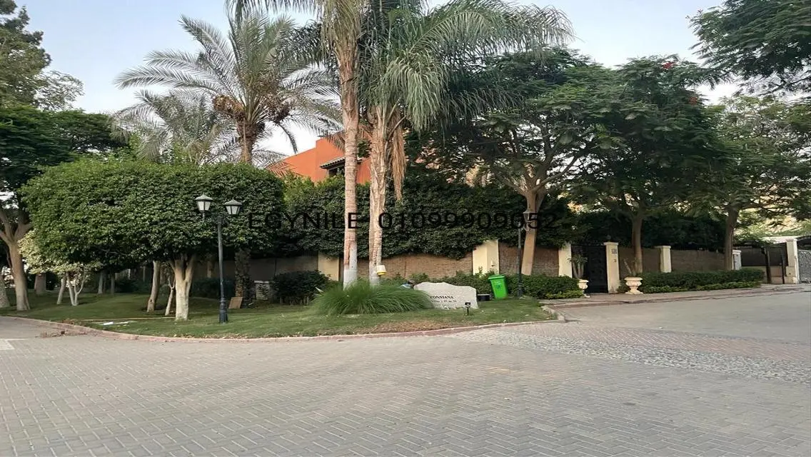 Stunning Villa with Swimming Pool and Garden for Sale