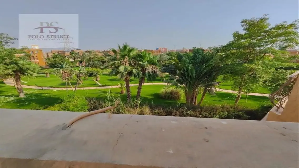 فيلا فاخرة للبيع بحديقة خاصة ومسبح خاص