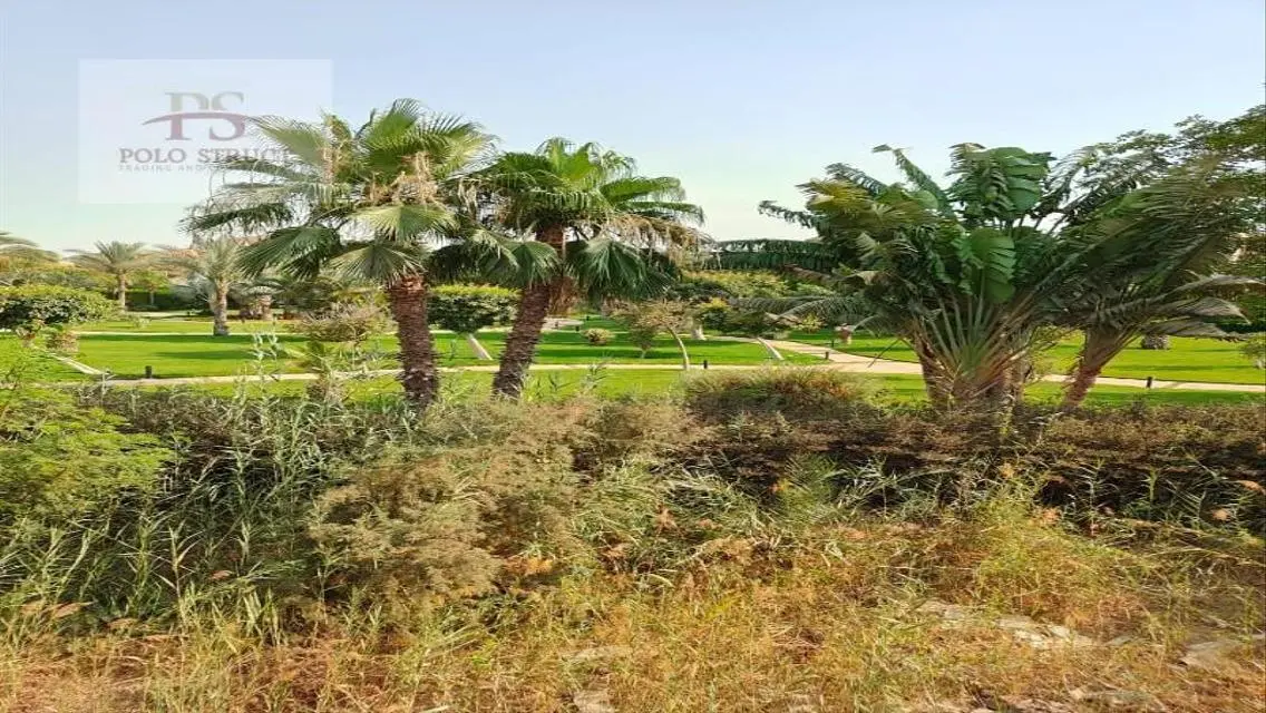فيلا فاخرة للبيع بحديقة خاصة ومسبح خاص