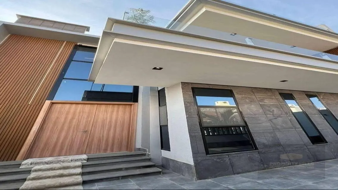 Luxurious Villa with Private Garden and Shared Pool