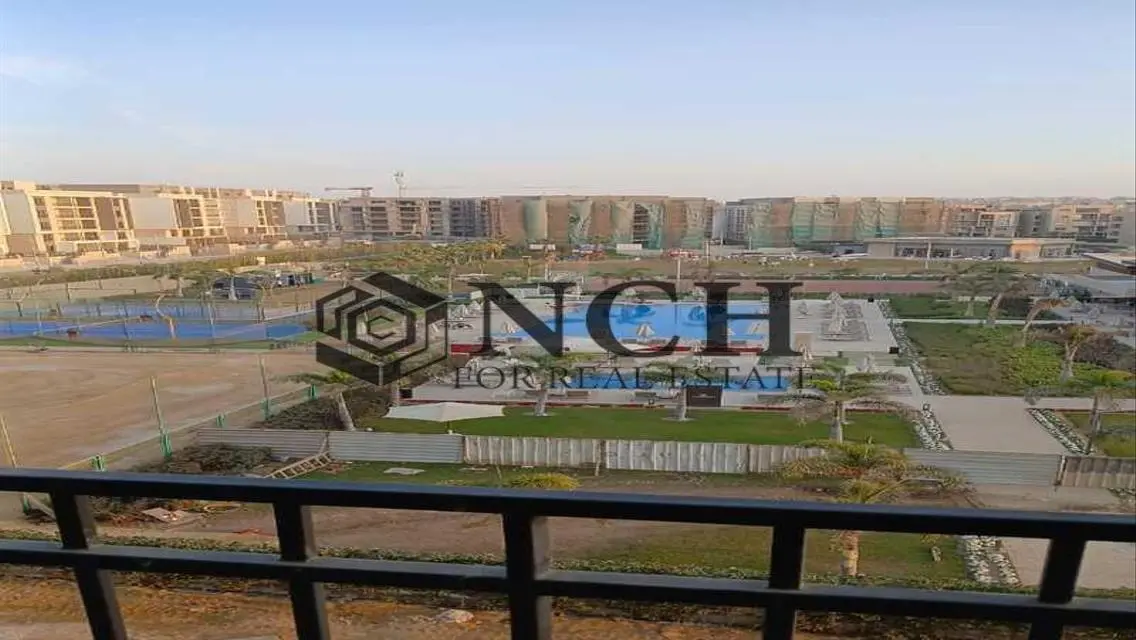 فيلا فاخرة بمساحة شاسعة مع مسبح خاص وحديقة