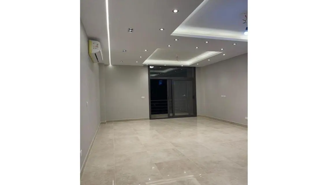 شقة رائعة في كومبوند فifth سكوير