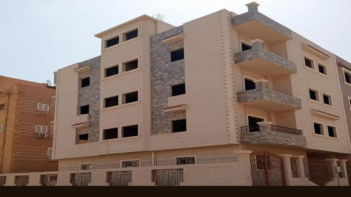 شقة مساحة 100 متر للبيع مع شرفة