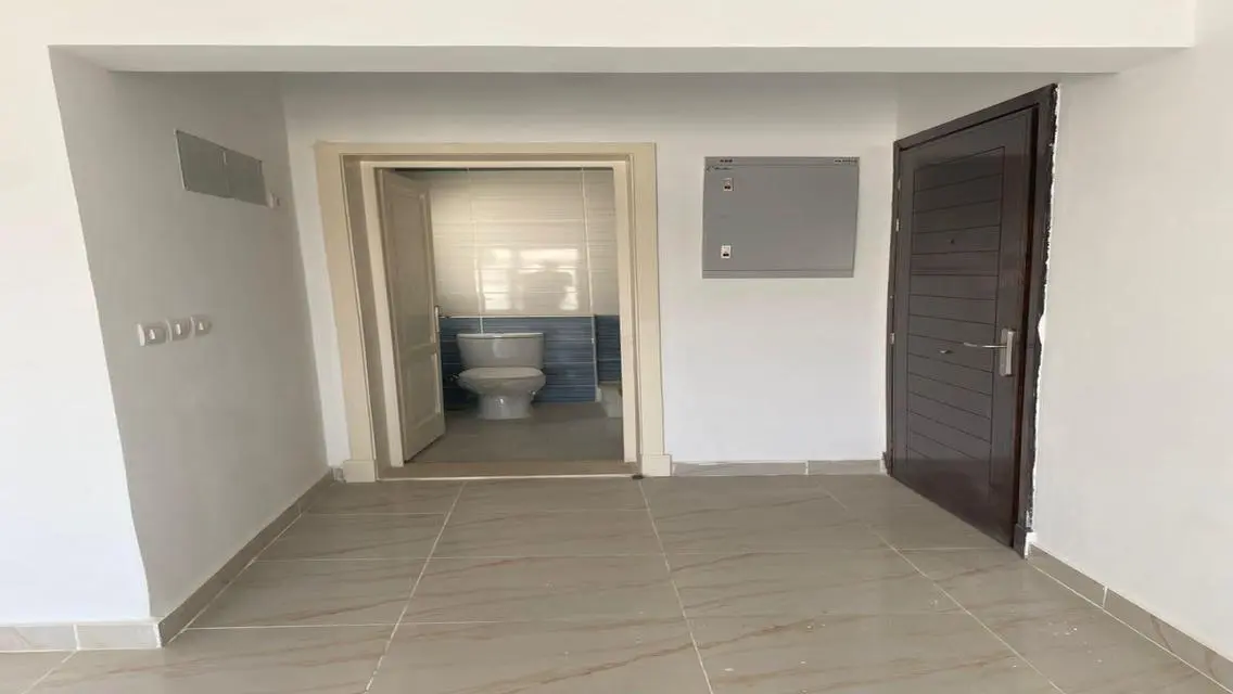 شقة رائعة للإيجار في b15 بسعر 11000 جنيه