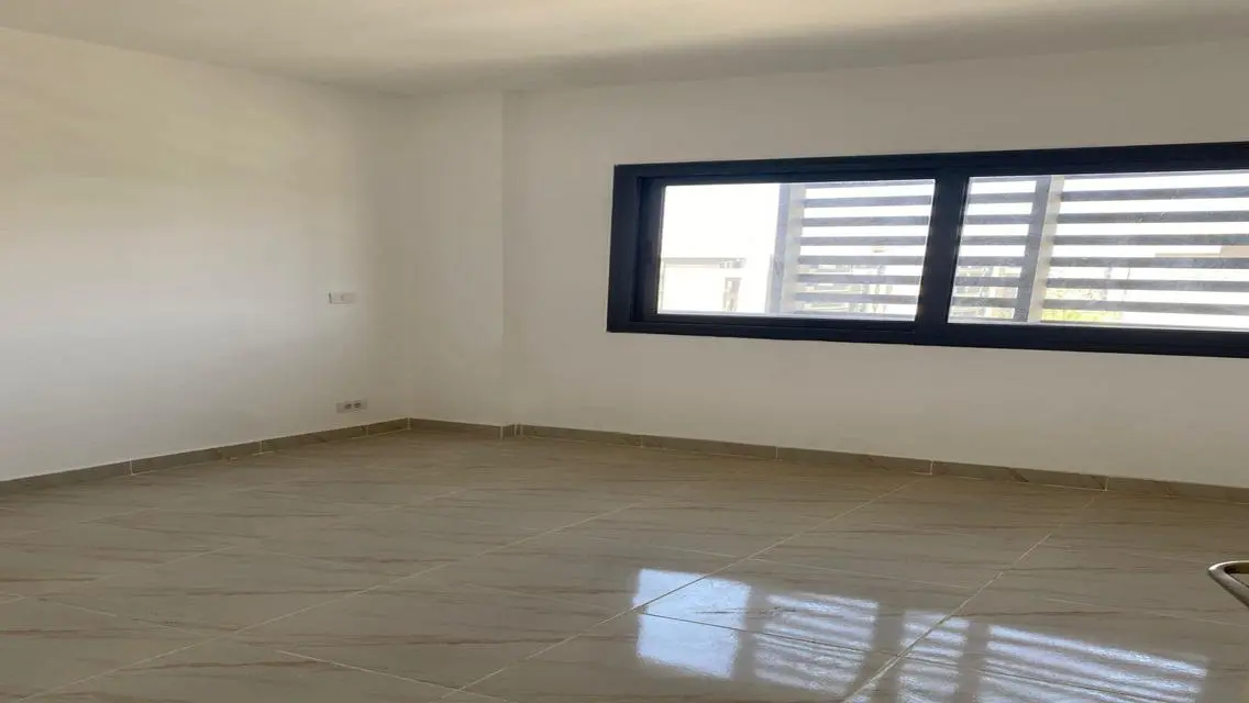 شقة رائعة للإيجار في b15 بسعر 11000 جنيه