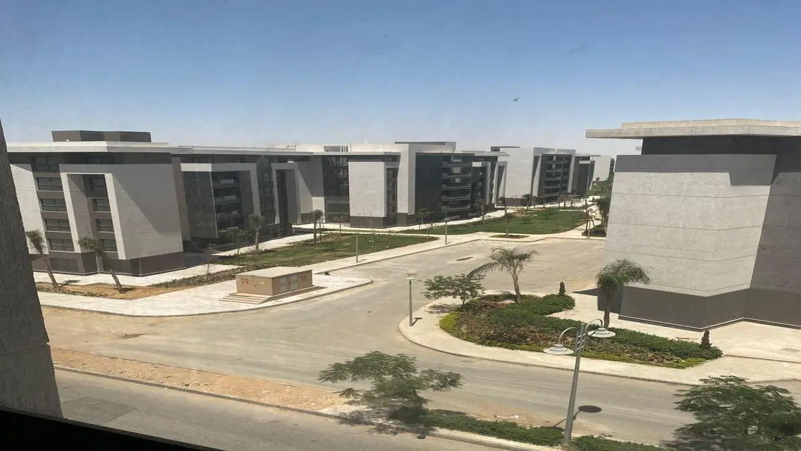شقة رائعة للإيجار في b15 بسعر 11000 جنيه