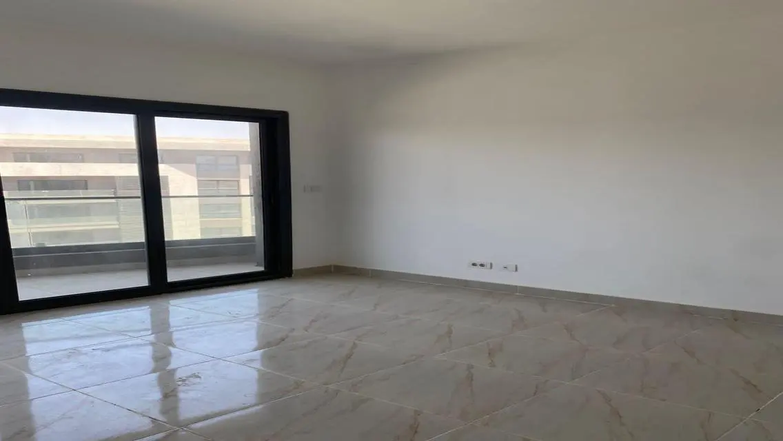 شقة رائعة للإيجار في b15 بسعر 11000 جنيه