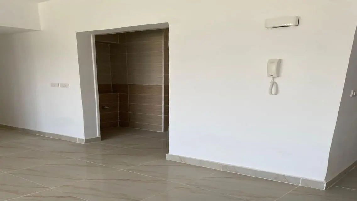 شقة رائعة للإيجار في b15 بسعر 11000 جنيه