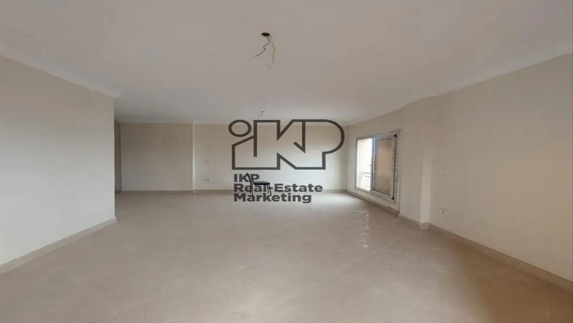 Spacious 160sqm Apartment with Balcony and Security Guard in Prime Location