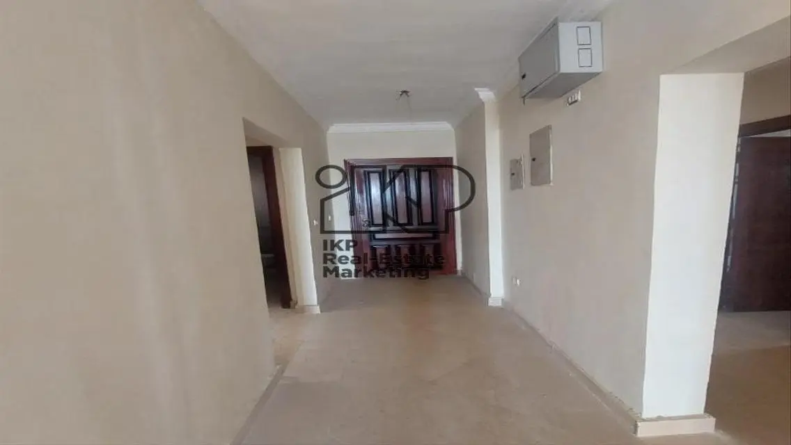 Spacious 160sqm Apartment with Balcony and Security Guard in Prime Location