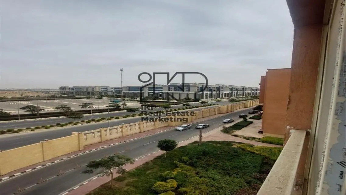 Spacious 160sqm Apartment with Balcony and Security Guard in Prime Location