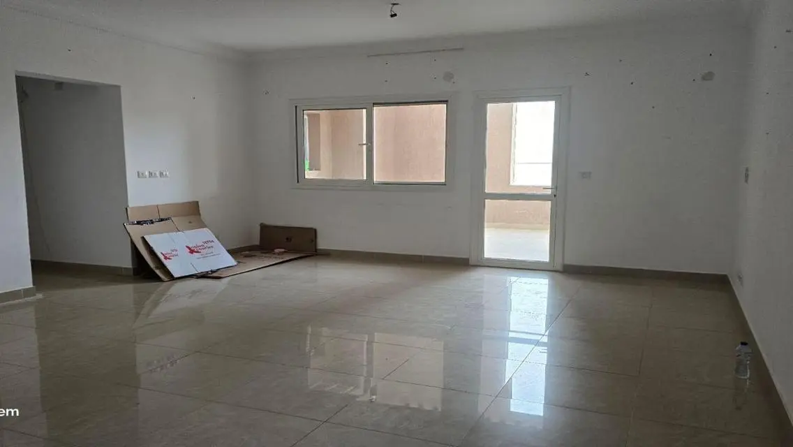 شقة فاخرة للبيع في B8 بمساحة 208 متر