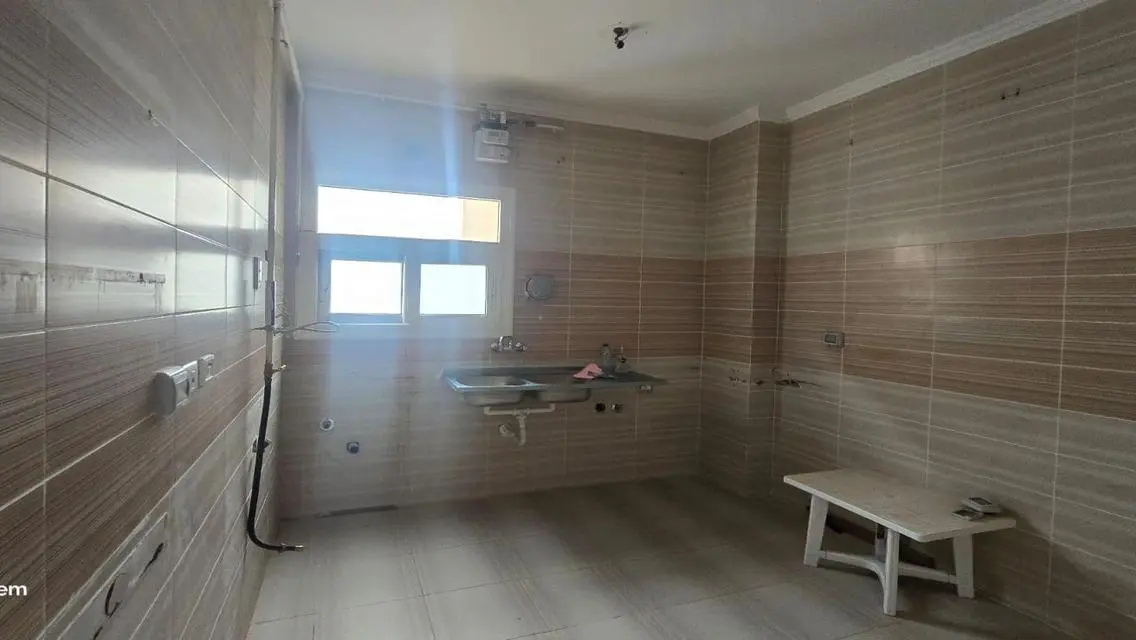 شقة فاخرة للبيع في B8 بمساحة 208 متر