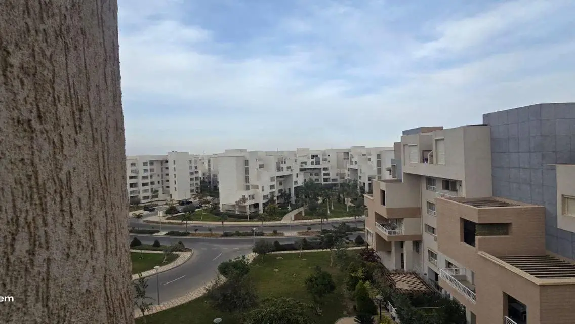 شقة فاخرة للبيع في B8 بمساحة 208 متر