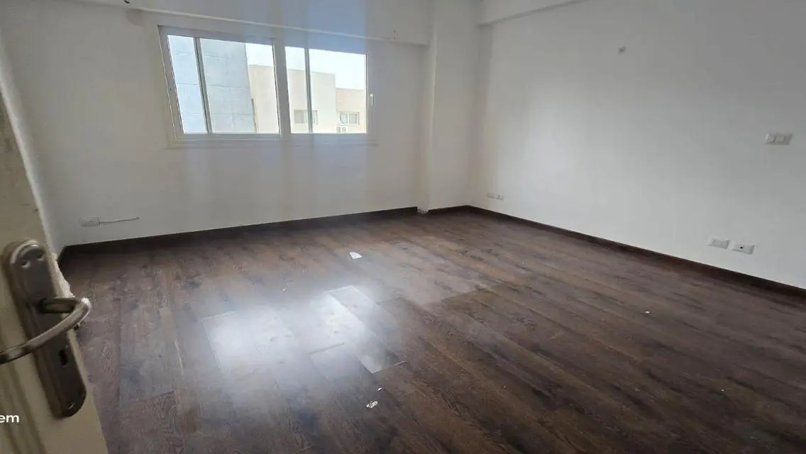 شقة فاخرة للبيع في B8 بمساحة 208 متر