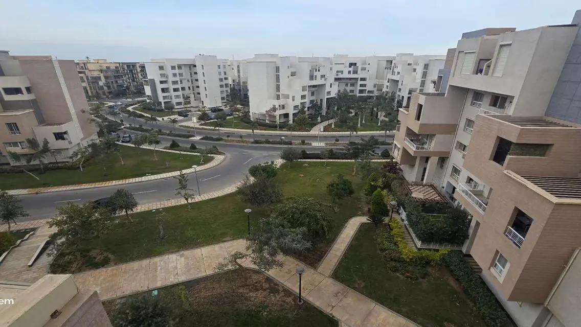 شقة فاخرة للبيع في B8 بمساحة 208 متر