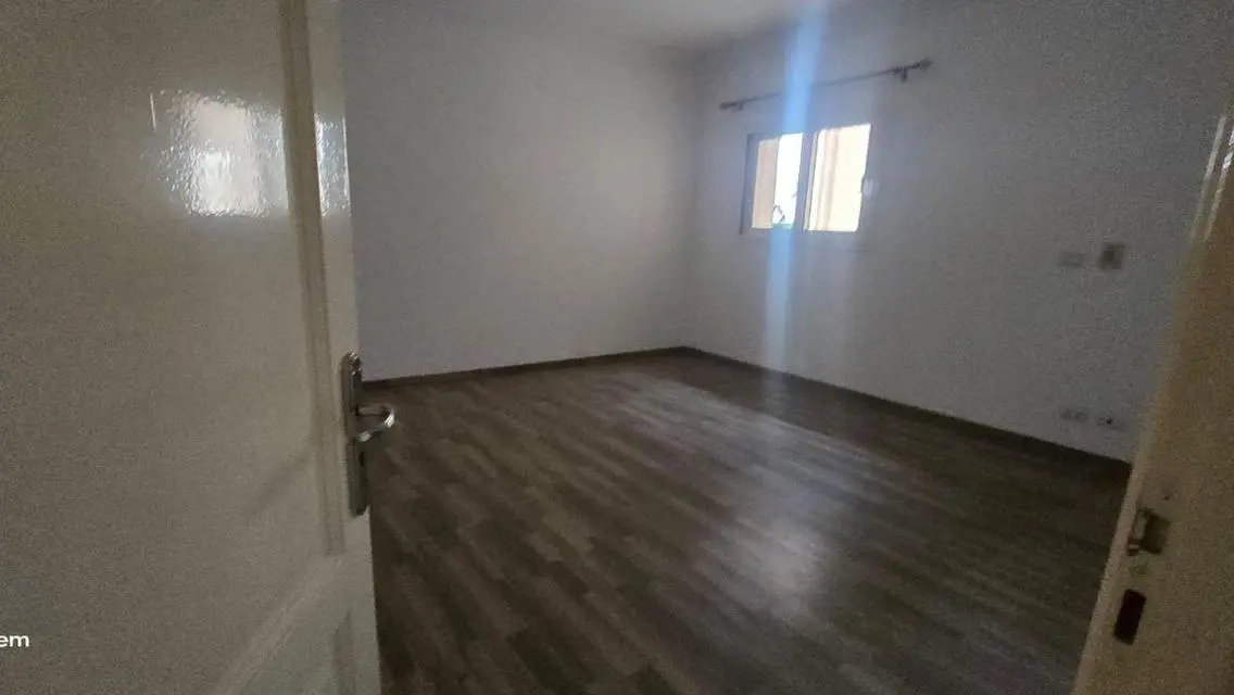 شقة فاخرة للبيع في B8 بمساحة 208 متر