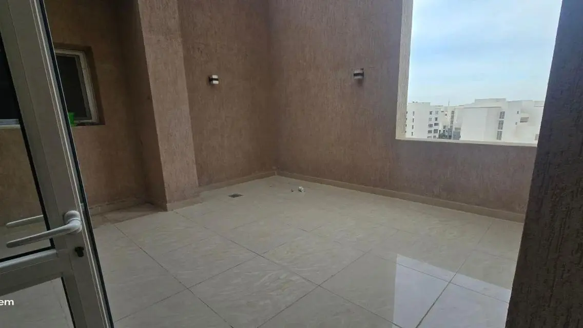 شقة فاخرة للبيع في B8 بمساحة 208 متر