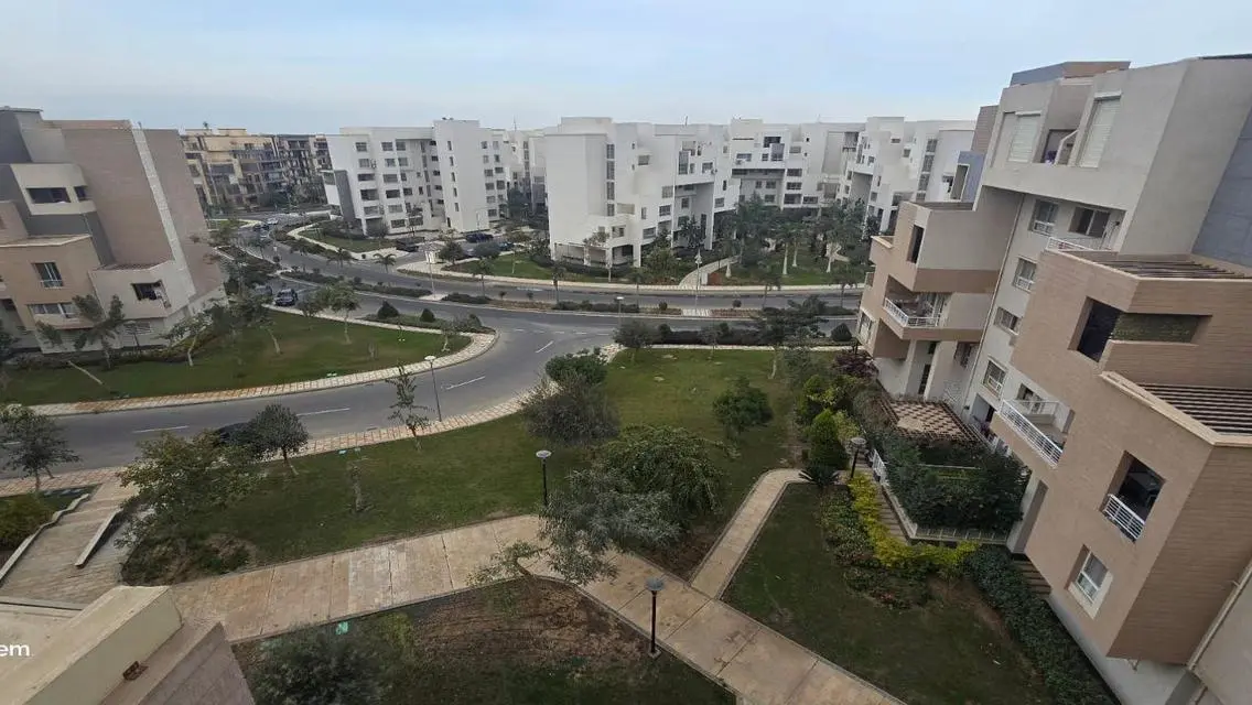شقة فاخرة للبيع في B8 بمساحة 208 متر