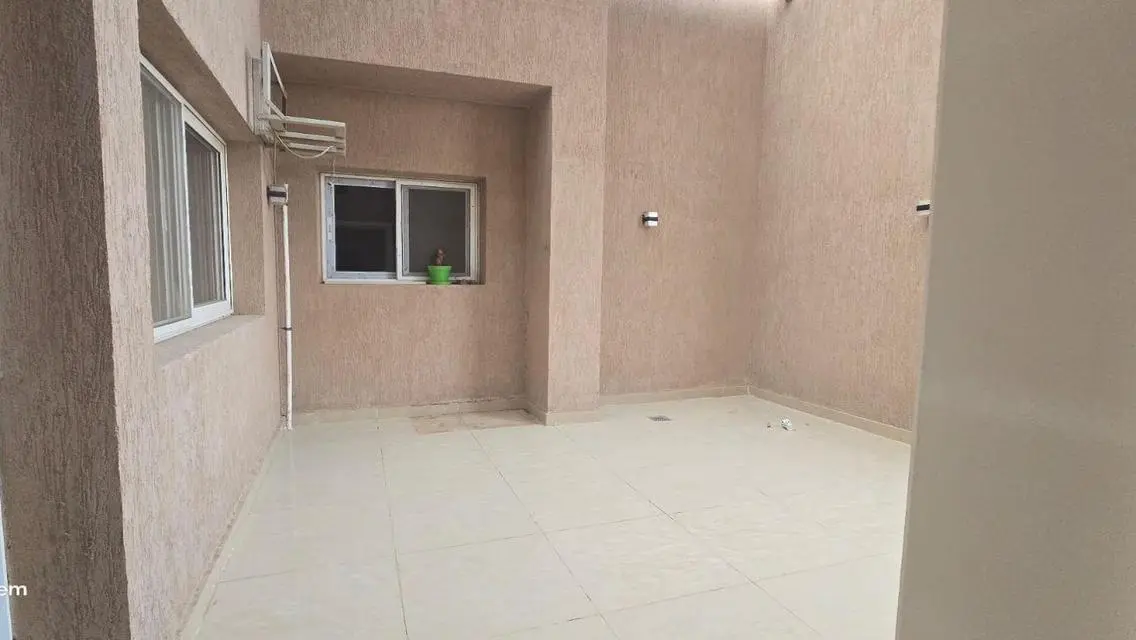 شقة فاخرة للبيع في B8 بمساحة 208 متر