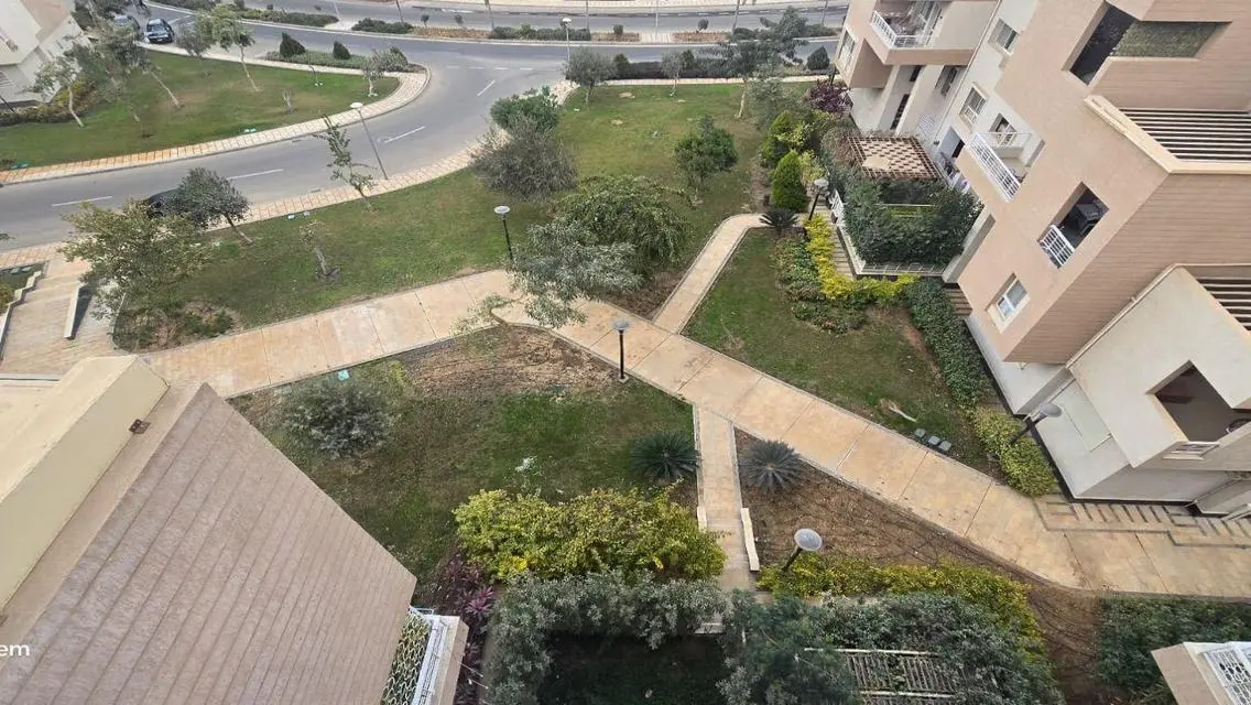 شقة فاخرة للبيع في B8 بمساحة 208 متر