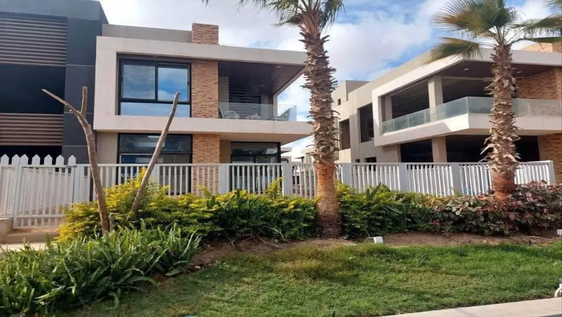 Luxury Apartment with Lake View in Zed East