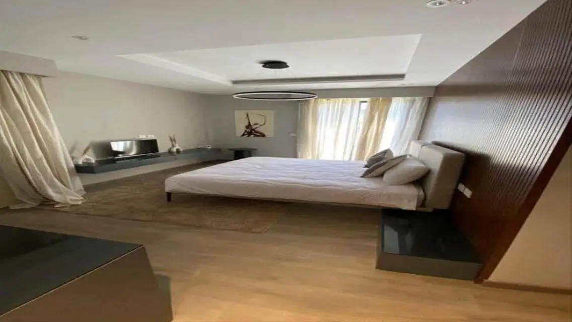 Luxury Apartment with Lake View in Zed East
