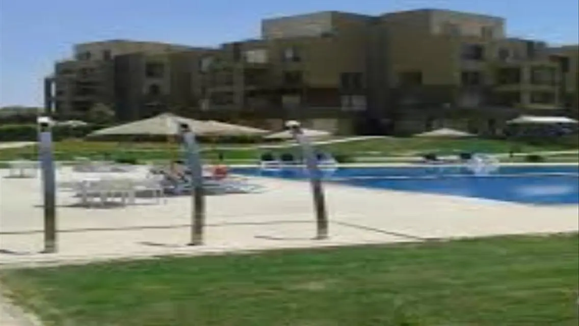 شقة فاخرة بمساحة كبيرة للبيع بسعر مناسب
