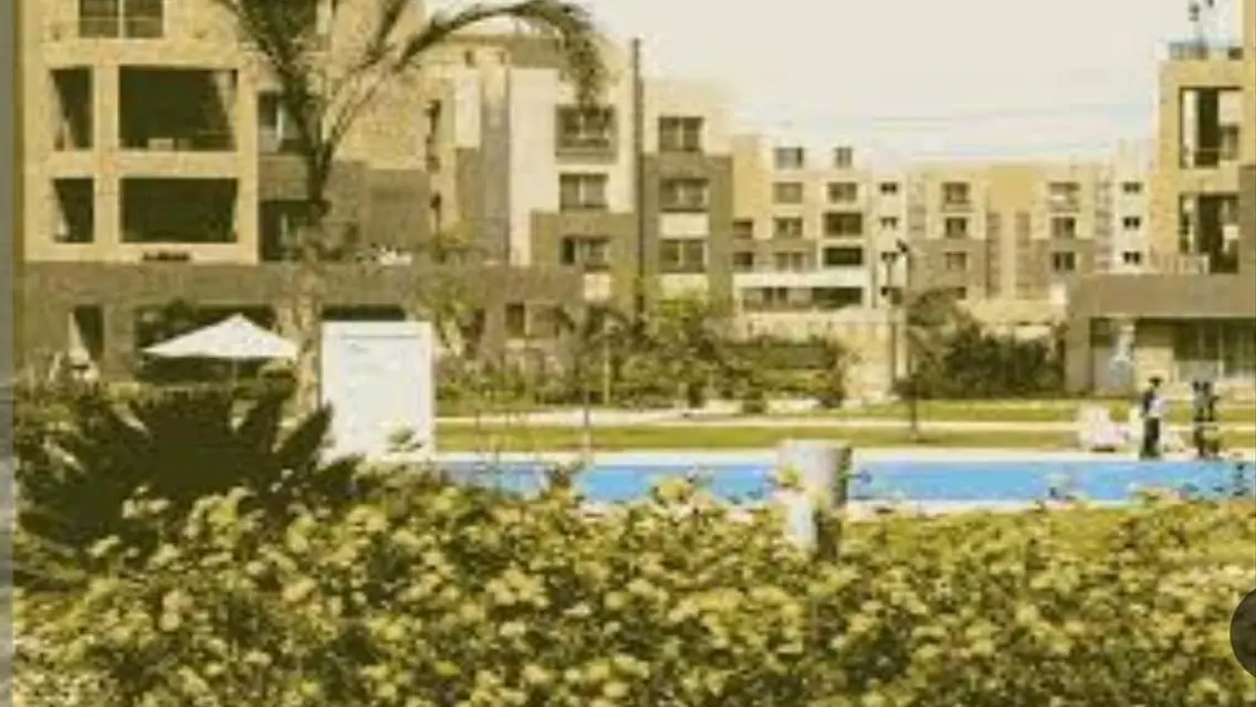 شقة فاخرة بمساحة كبيرة للبيع بسعر مناسب