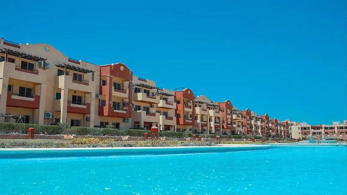 Stunning 264 sqm Apartment with Private Garden and Lake View