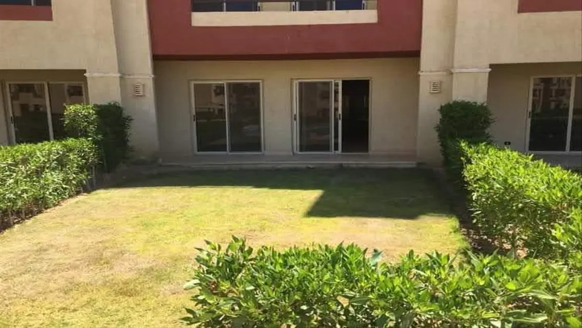 فيلا فاخرة بإطلالة ساحرة على البحيرات