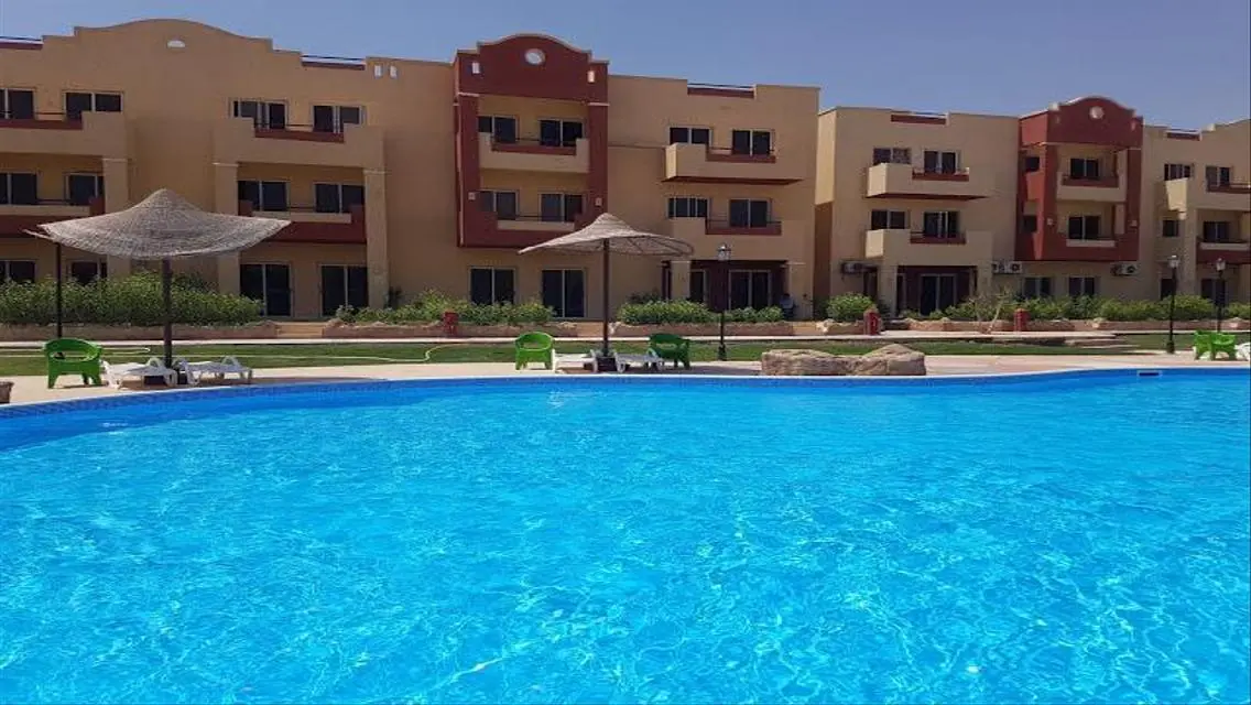 فيلا فاخرة بإطلالة ساحرة على البحيرات