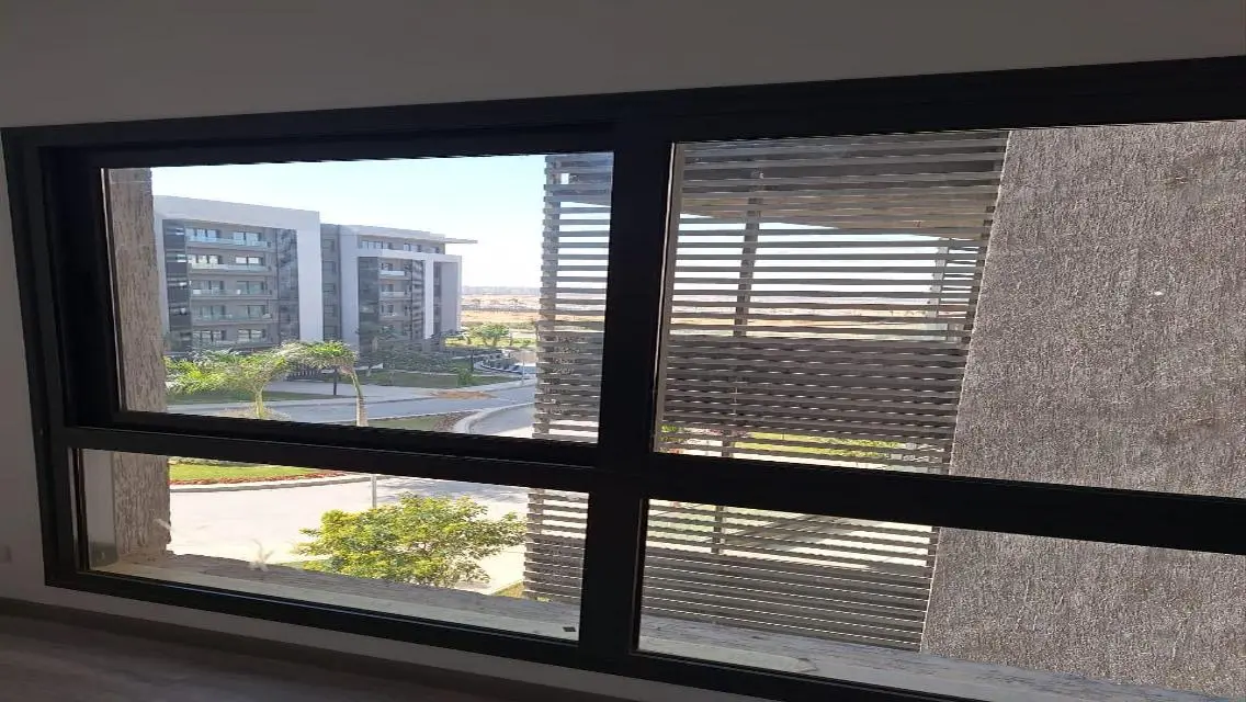 شقة فاخرة مطلة على البحيرات بحراسة أمنية