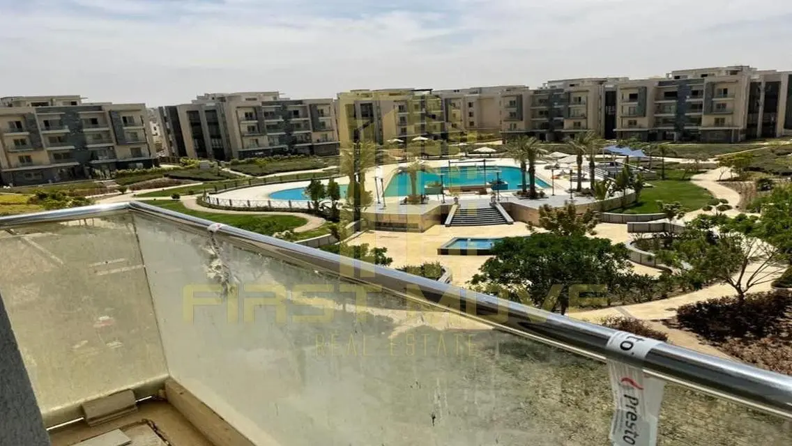 Luxury Apartment in Galleria Residence 168